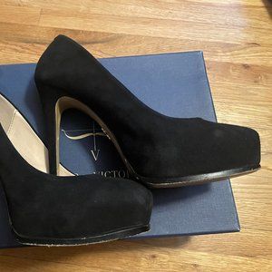 BLACK SUEDE PUMPS SIZE 8